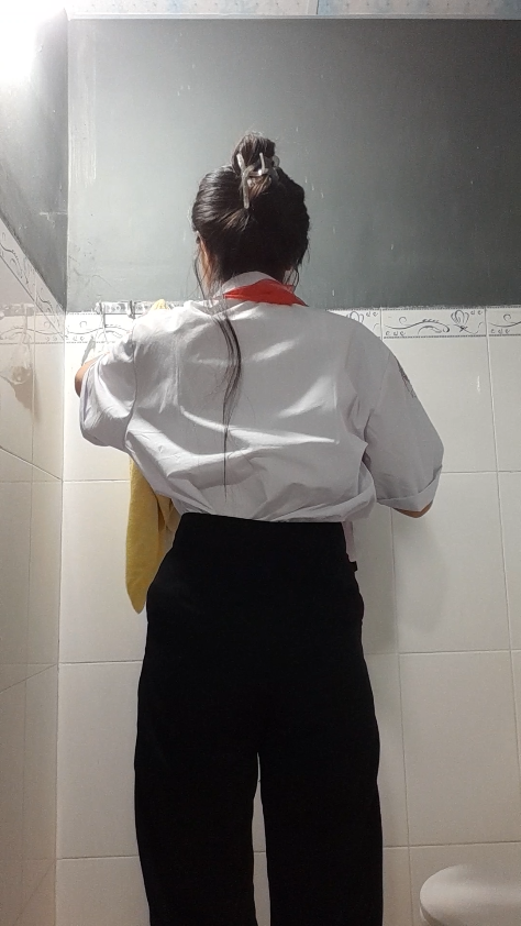 Poster of Bé Khăn quàng đỏ cởi đồ, đi đái