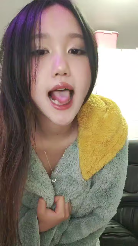 Poster of Em teen live nhảy nude show chọt bím